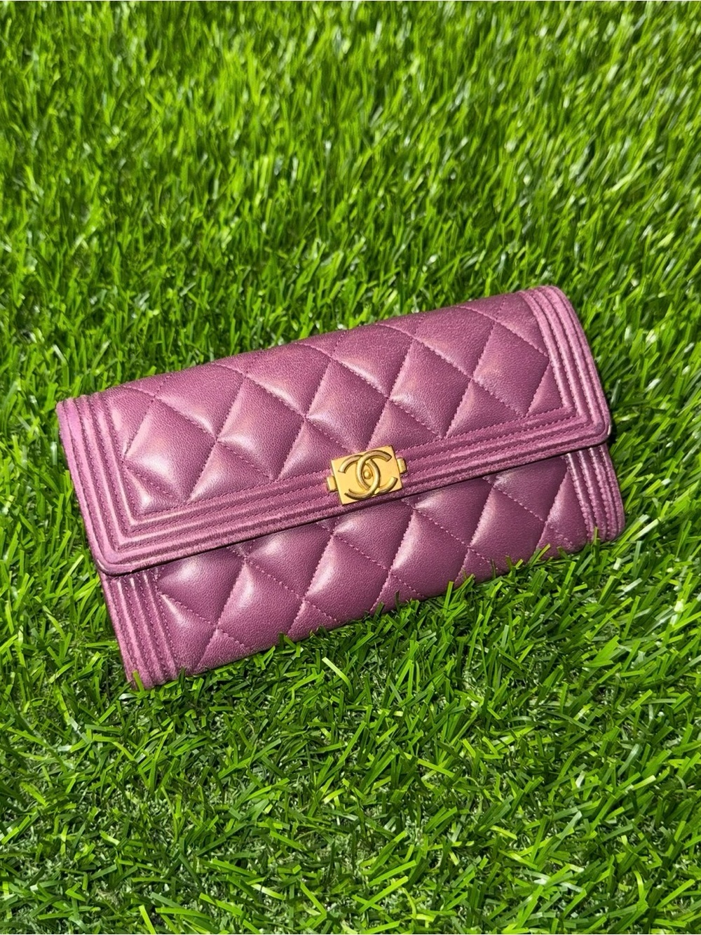 CHANEL Long Wallet BOY CHANEL Caviar Skin
 Leather in Plum